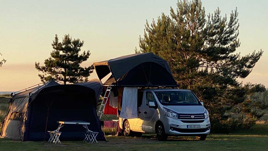 Caravan with tent at DCU Camping Flyvesandet