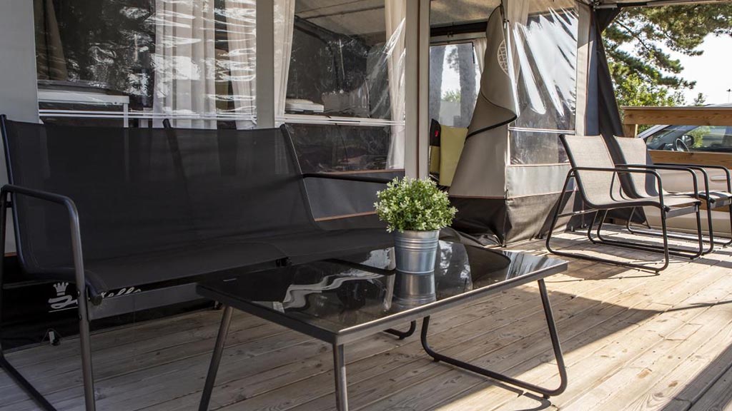 Terrace of glamping tent at DCU Camping Flyvesandet