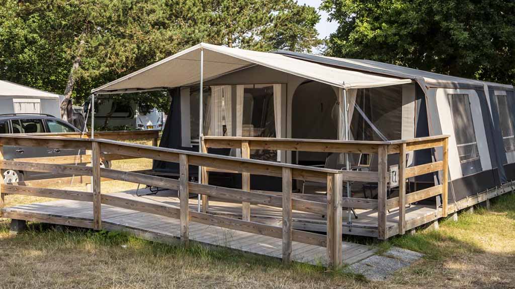 Glamping tent seen from outside at DCU Camping Flyvesandet