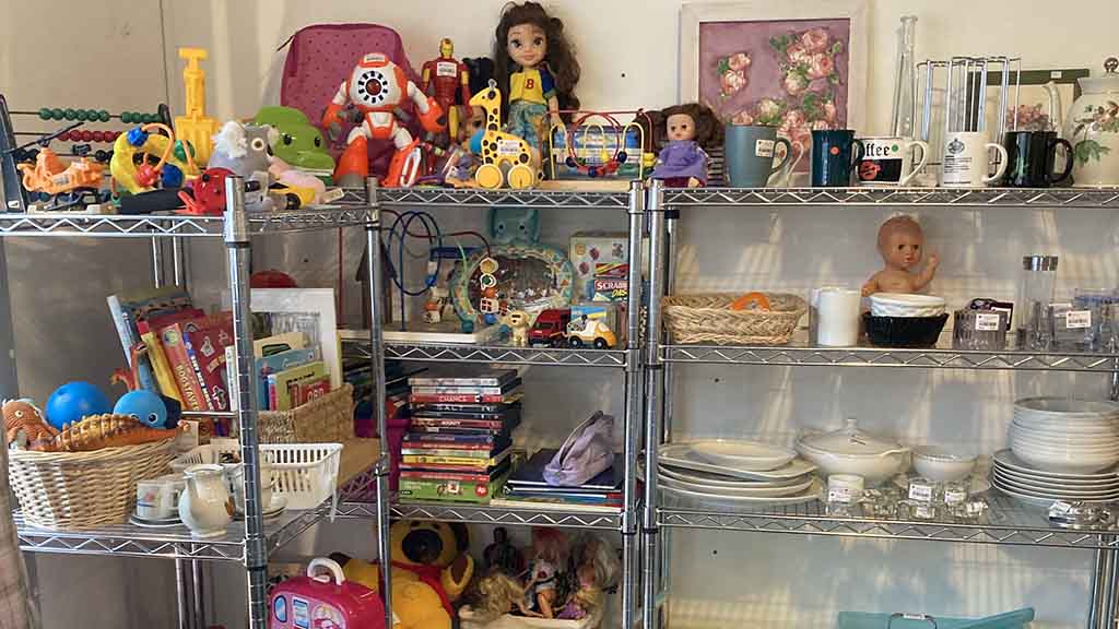 Legetøj i Røde Kors genbrugsbutik i Søndersø