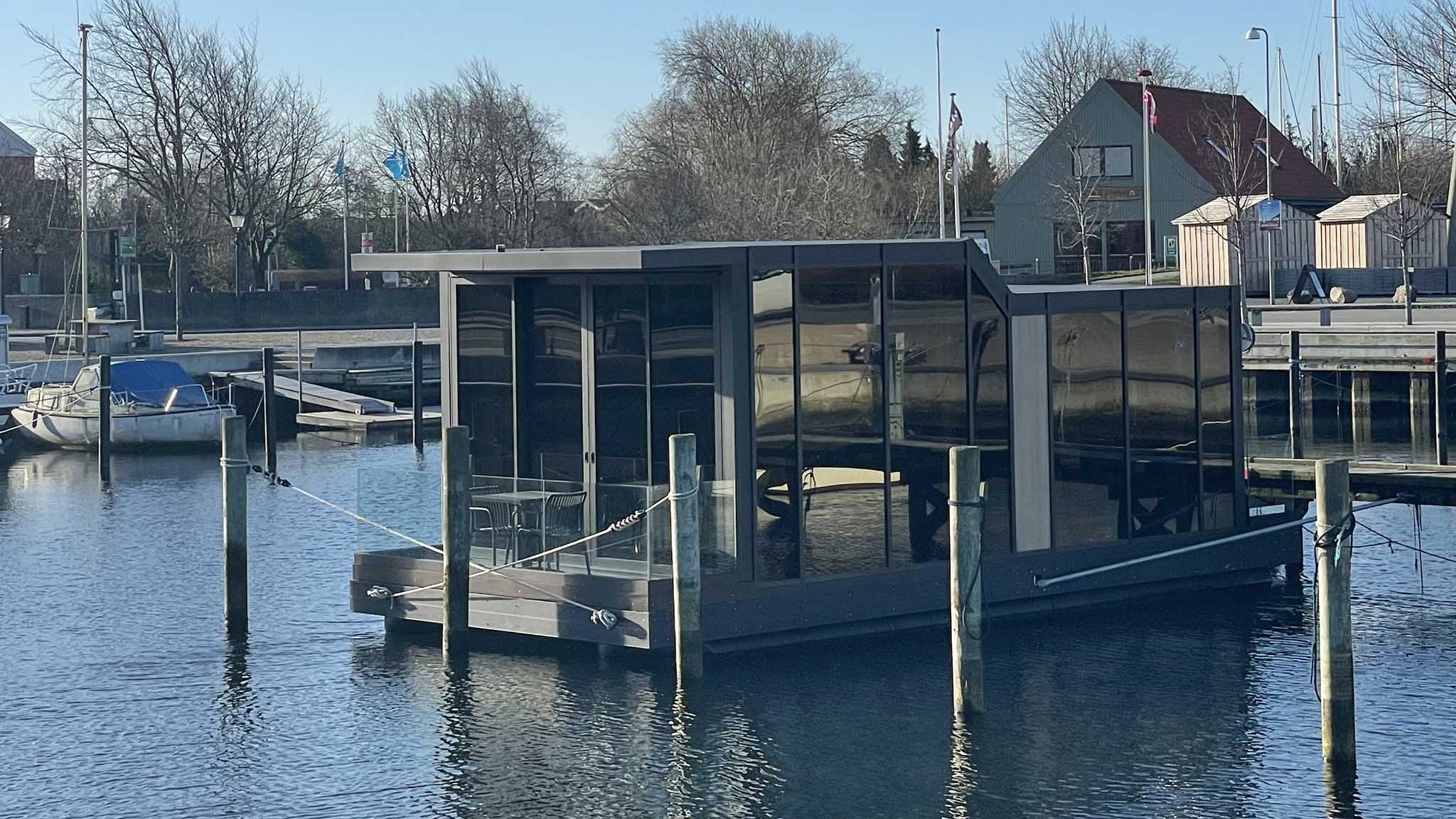 Airbnb båd i Bogense Gl. havn - facaden