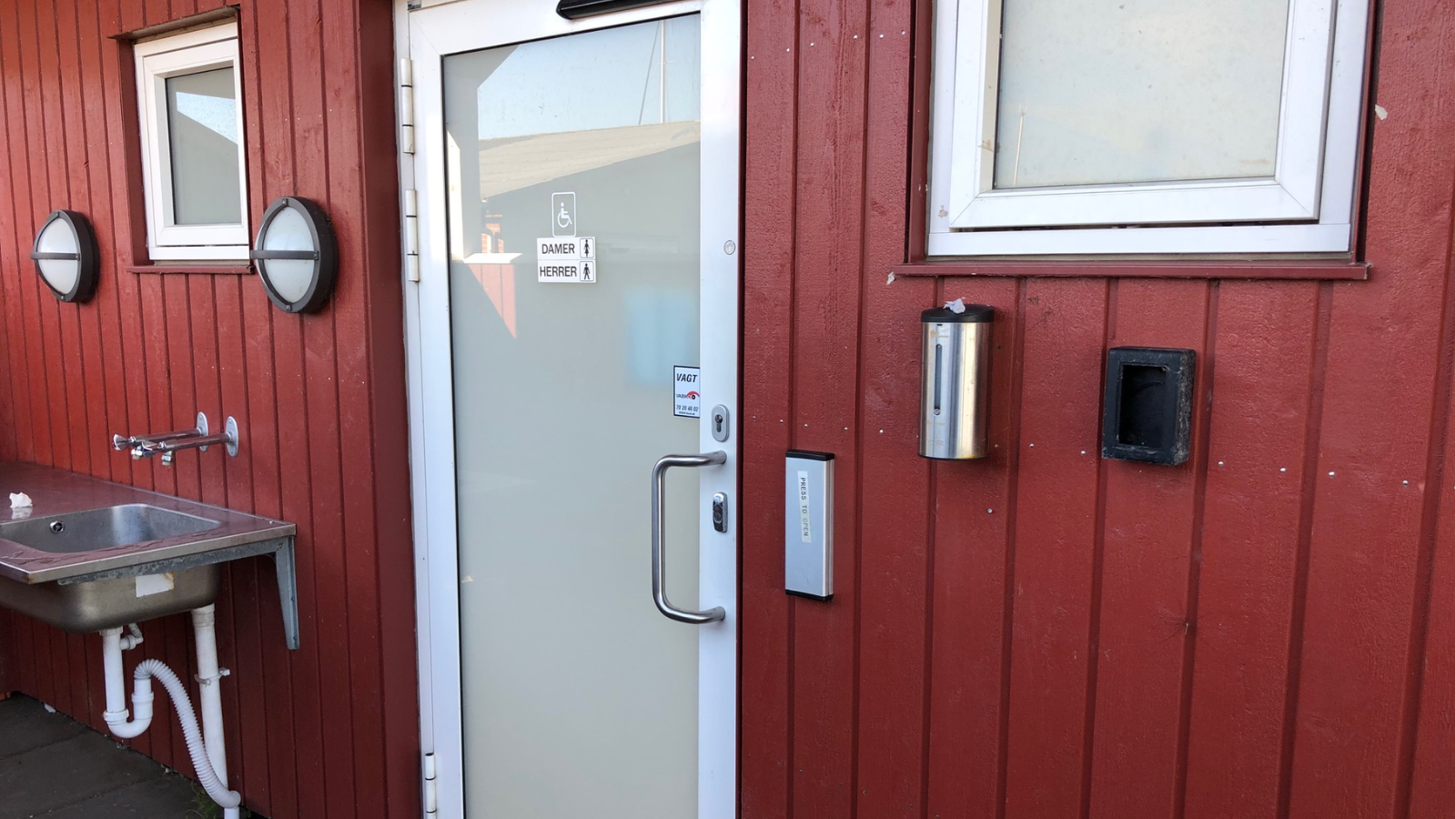 Public toilet by Vestre Mole in Bogense