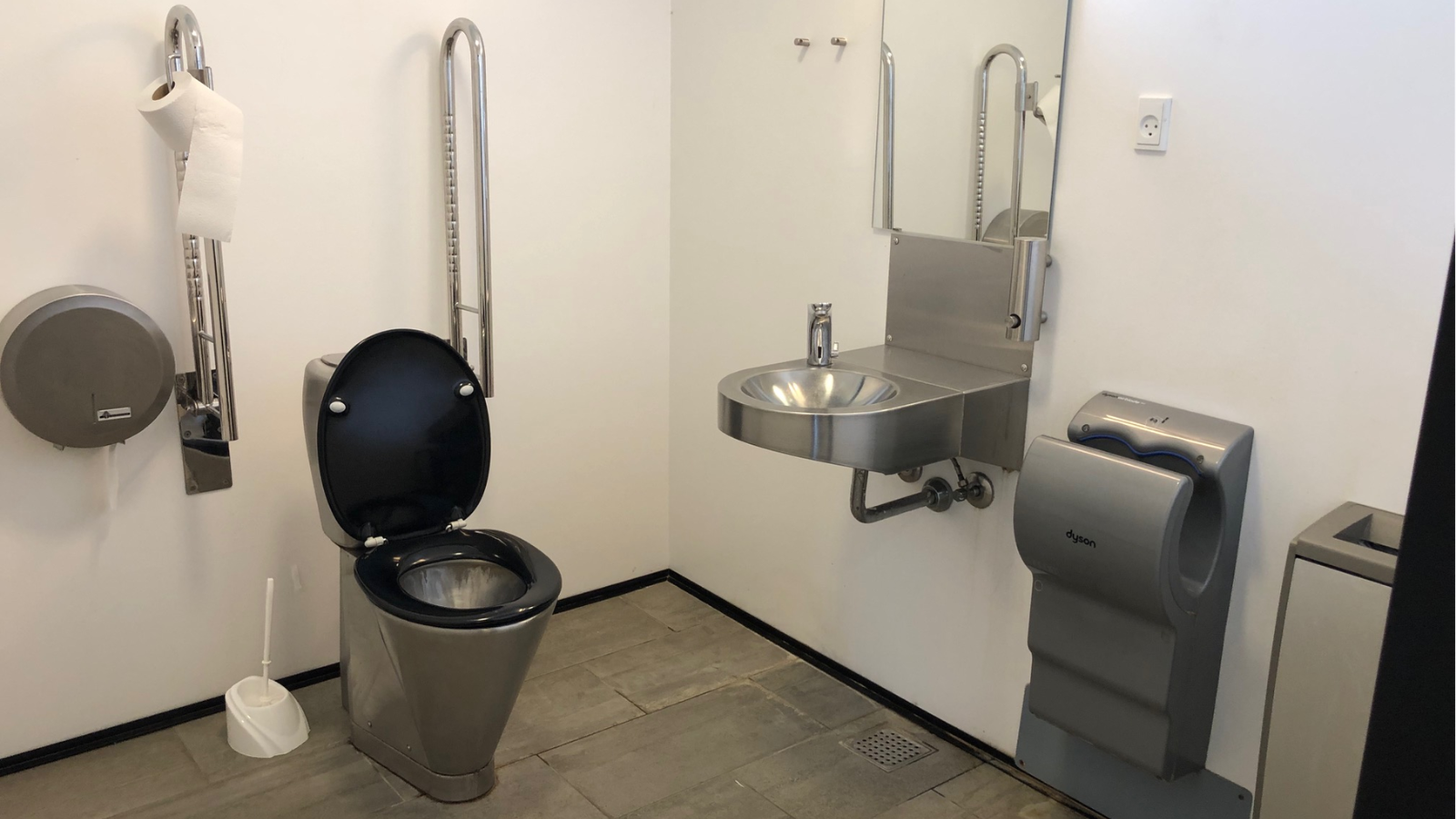 Public toilet by Gyldensteen Beach