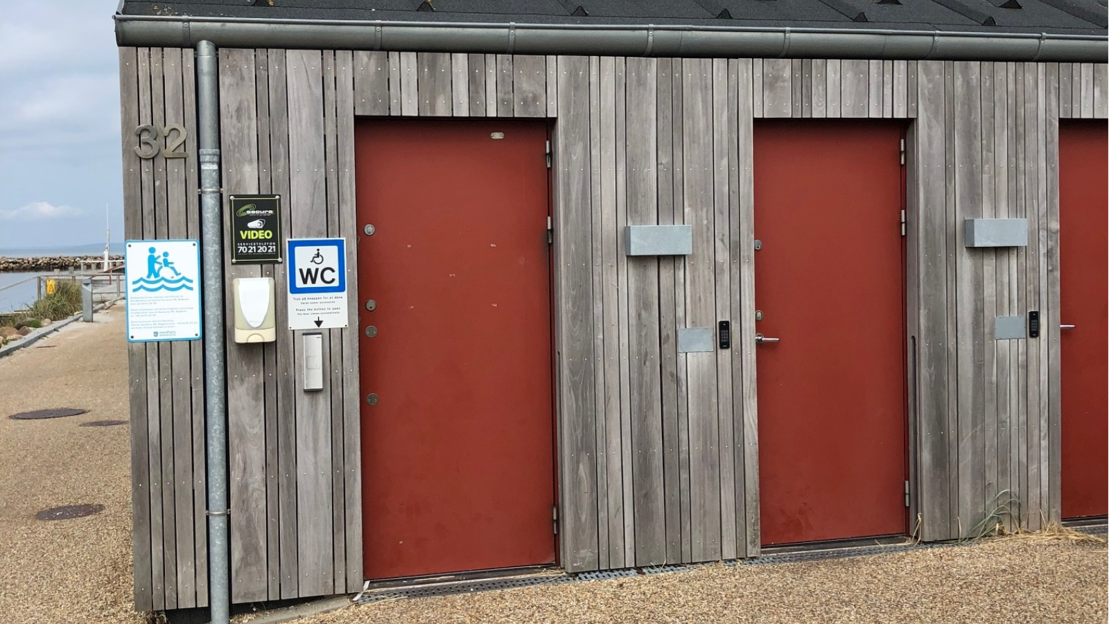 Public toilet by the Sea Bath in Bogense