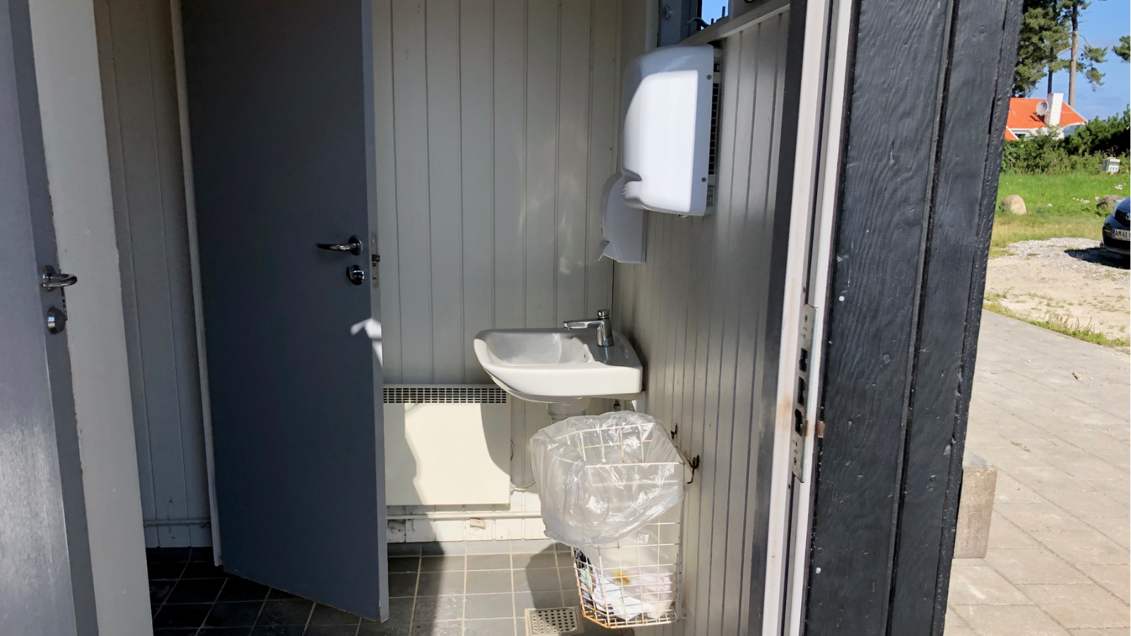 Öffentliche Toilette bei Hofmansgave Strand