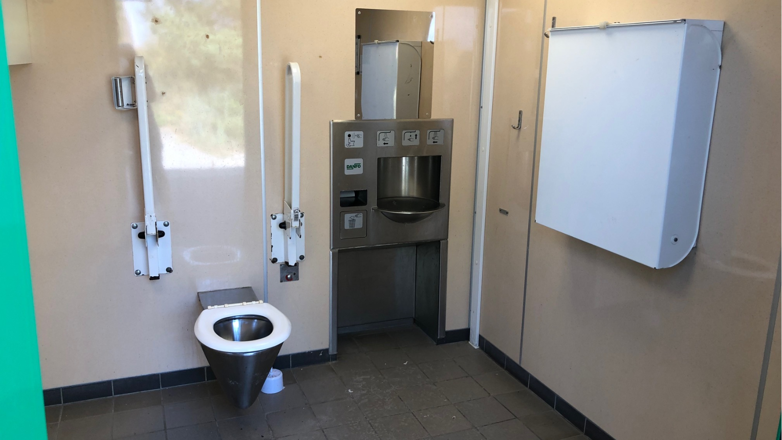 Public toilet by Hasmark Beach