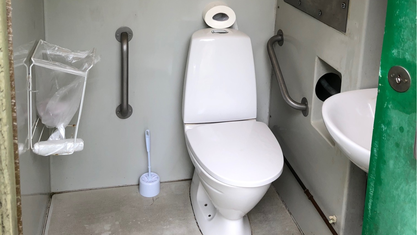 Public toilet by Skåstrup Beach
