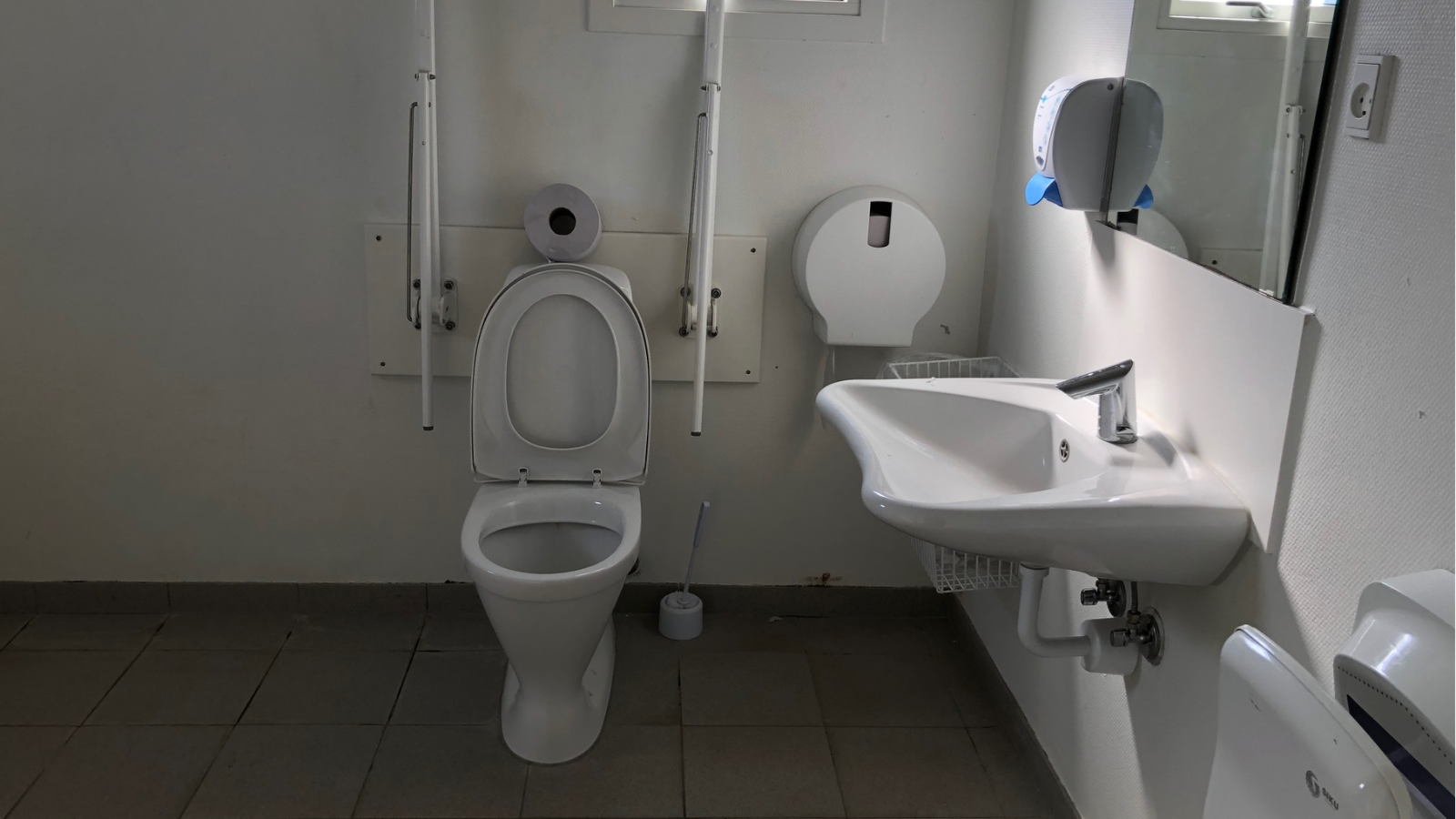 Public toilet by Klintebjerg Harbour
