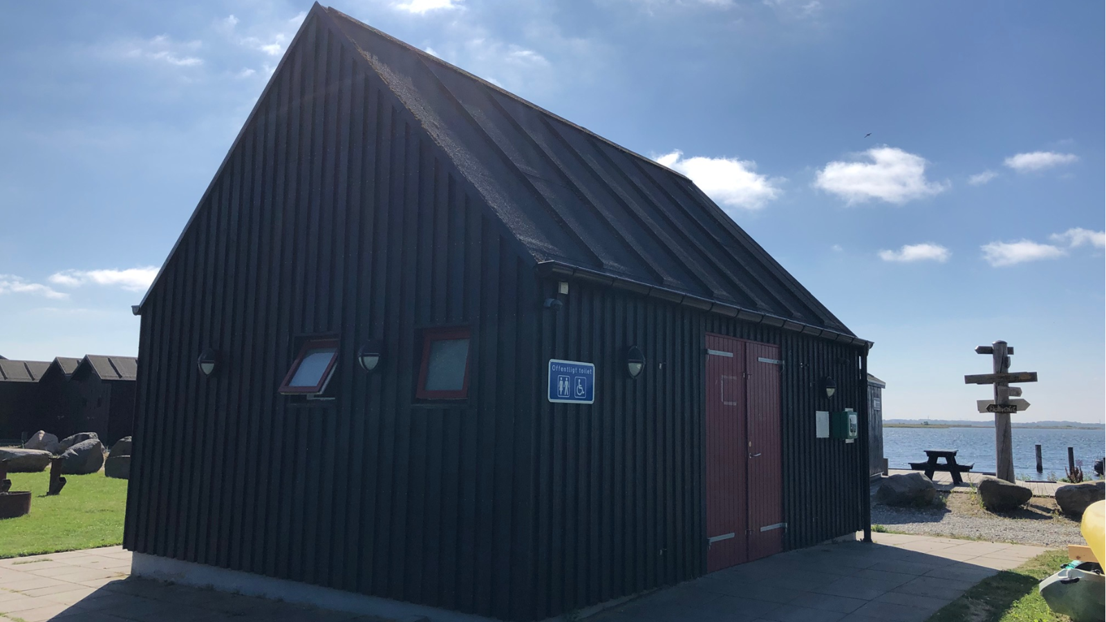 Public toilet by Klintebjerg Harbour