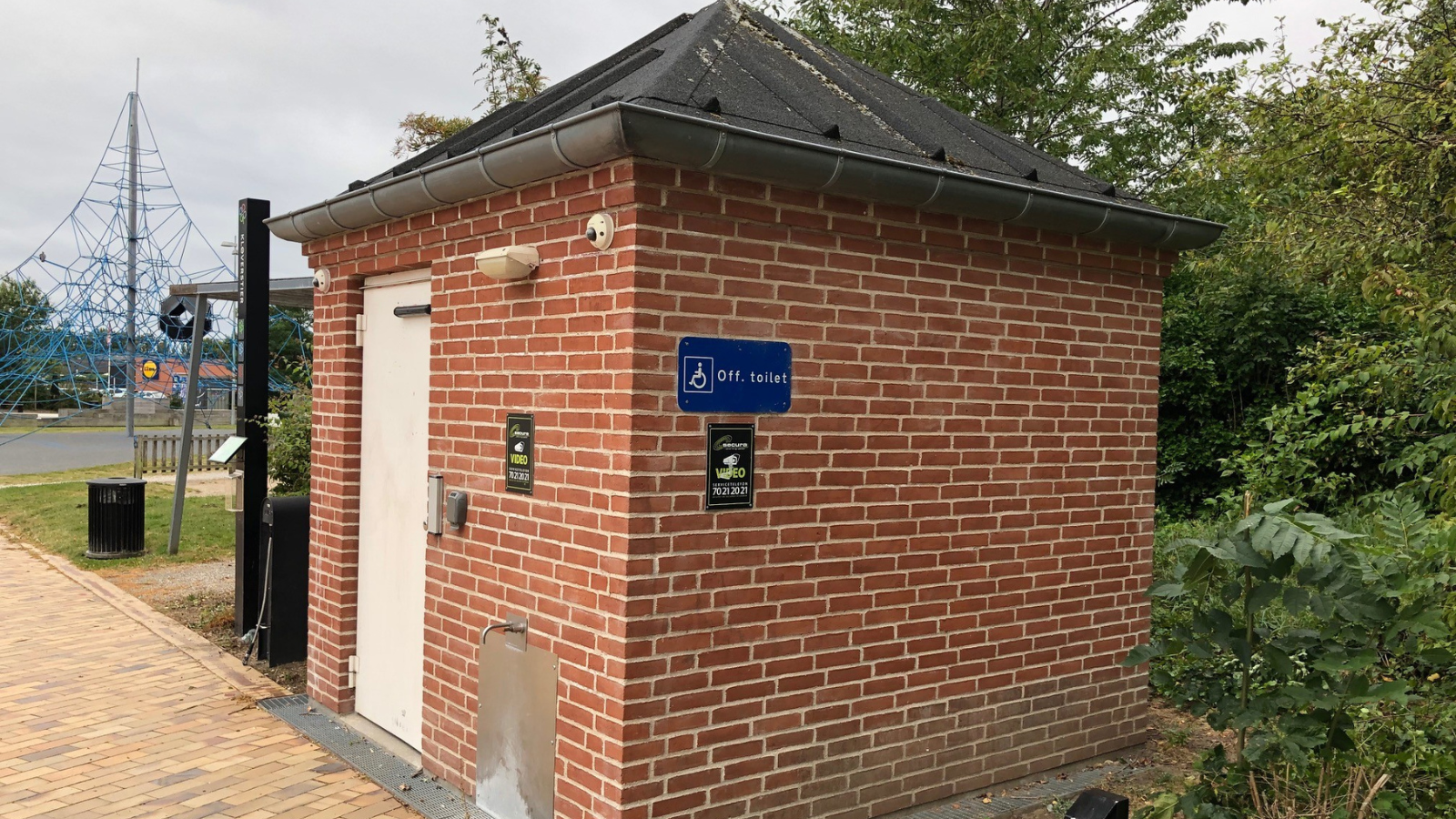 Public toilet by the town park in Søndersø