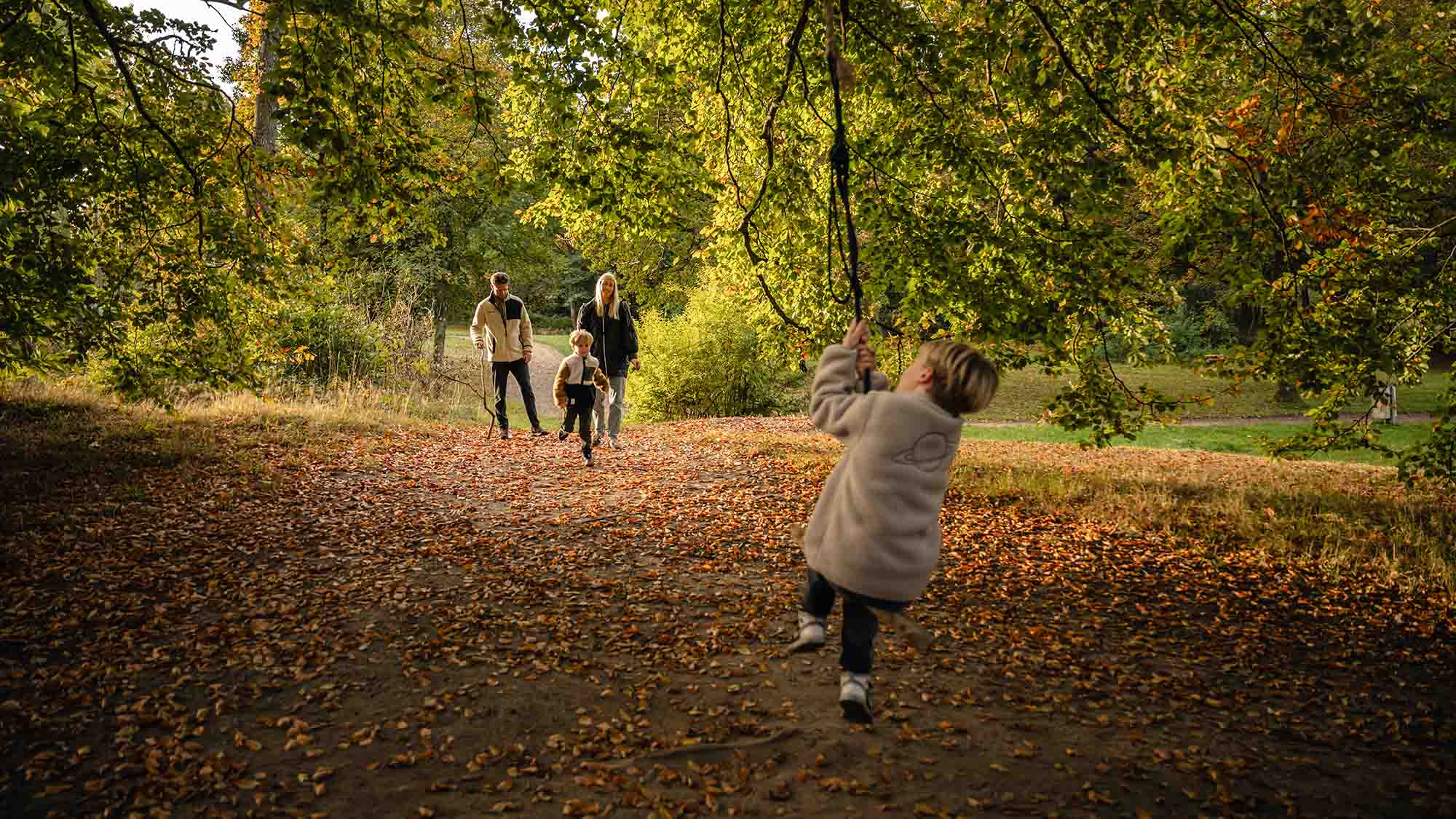 A family out for a walk by Langesø in the autumn