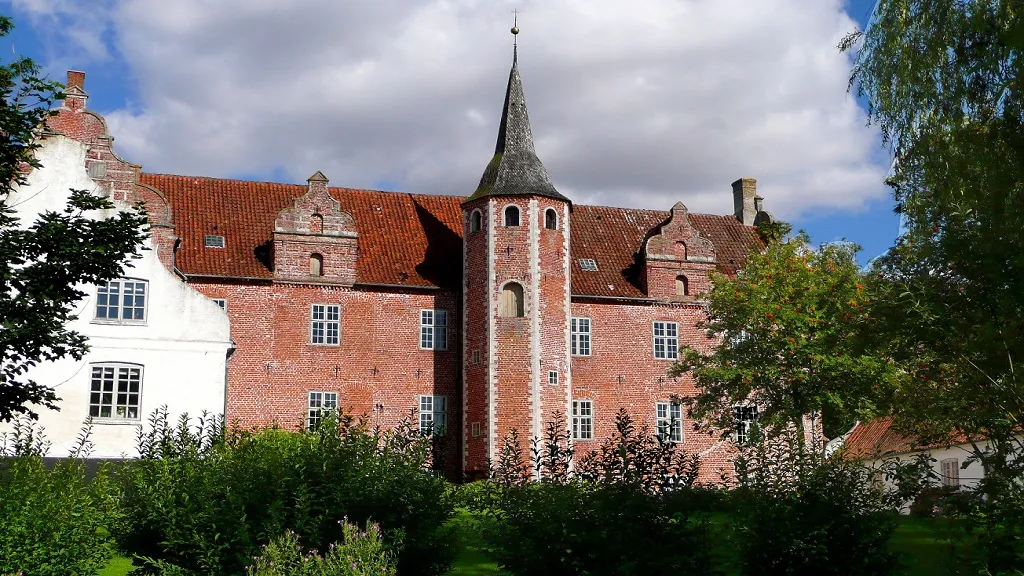 Slottet Harridslevgaard med tårnet forrest