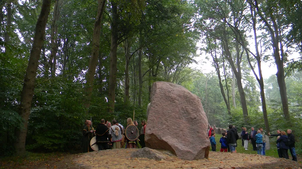 The Glavendrup Stone surrounded by Vikings