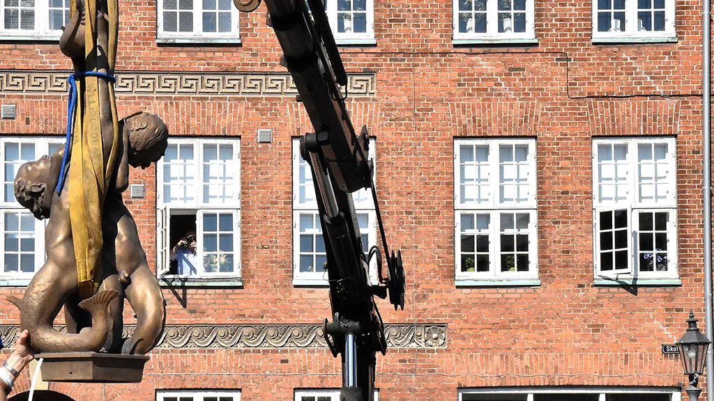 Tritonfontænen i Nyborg under restaurering 1