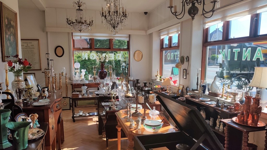 Husfryd antik, retro og design butik