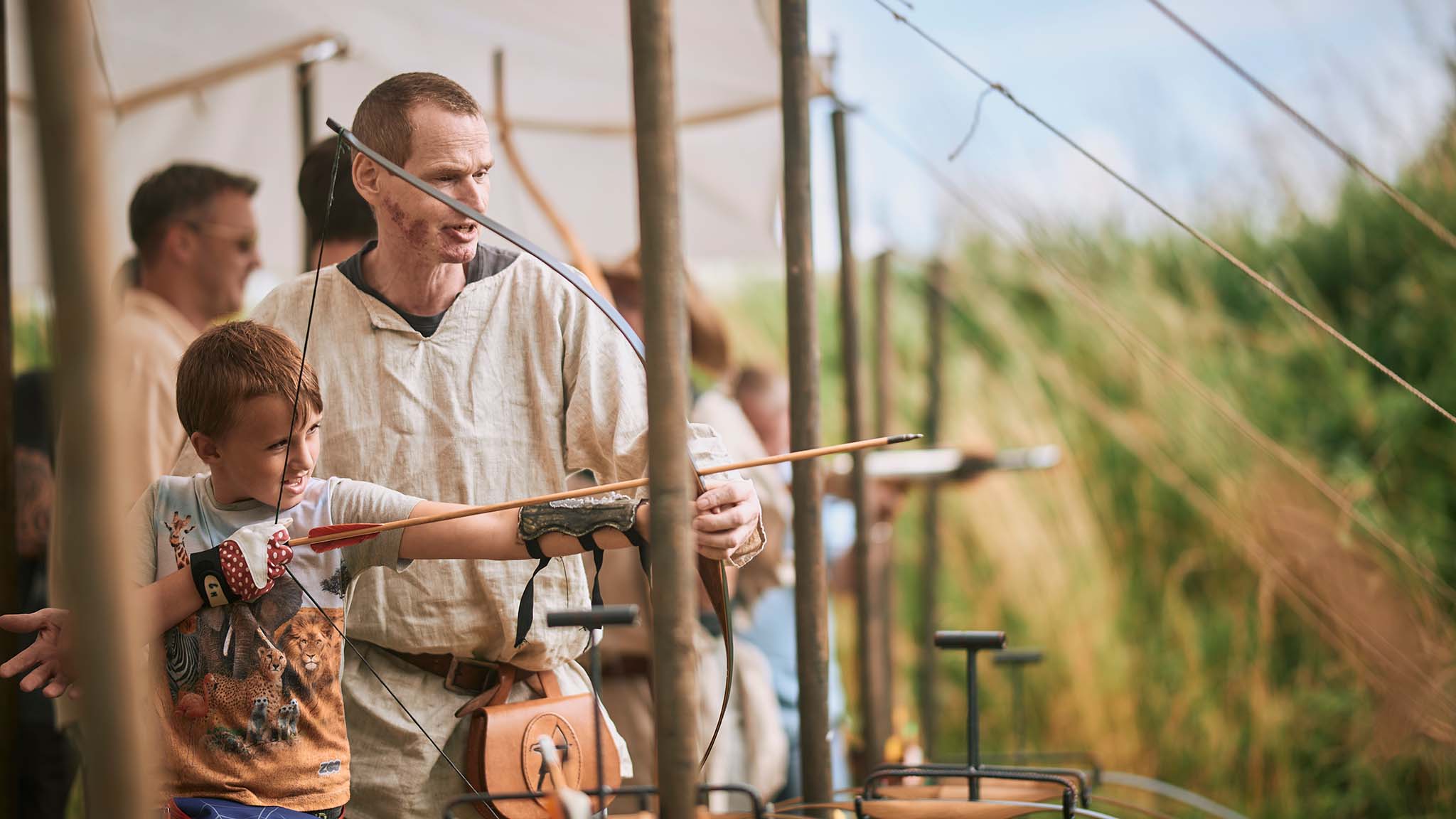 Danehof: Skyd med bue og pil til Danehof i Nyborg. Altid første weekend i juli