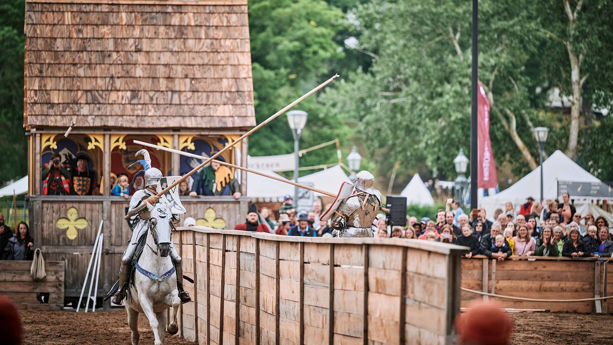 Danehof: Se den imponerende ridderturnering med lanser til Danehof i Nyborg