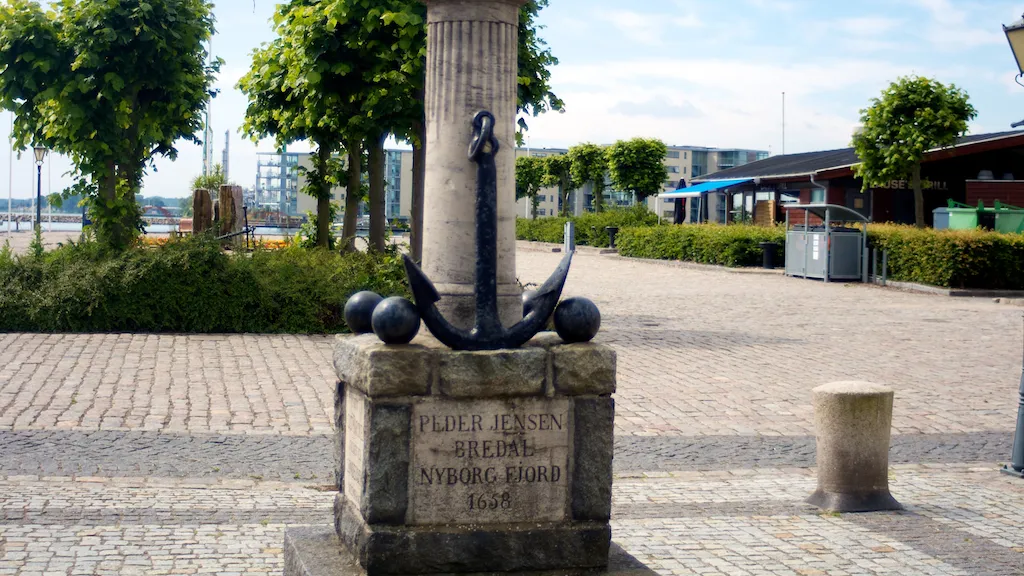 Bredals Monument Vesterhavn Adelgade 1