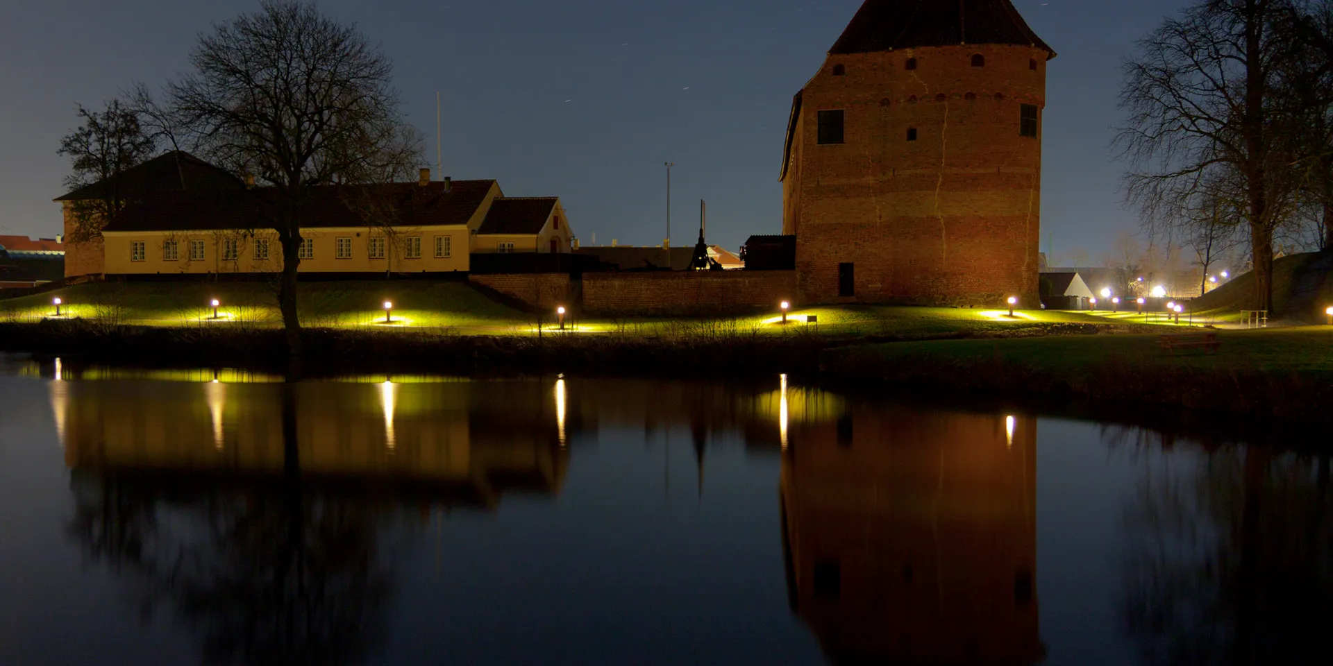 Nyborg Slot slotssøen aften