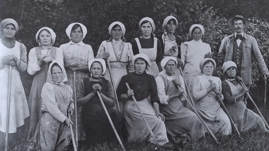 Nogle af de mange polske piger, der kom til Danmark for at arbejde i roemarkerne