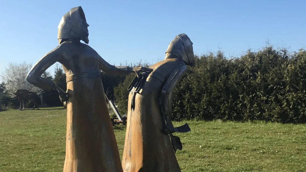 Sculpture of Polish beet girls in front of the Polish barracks