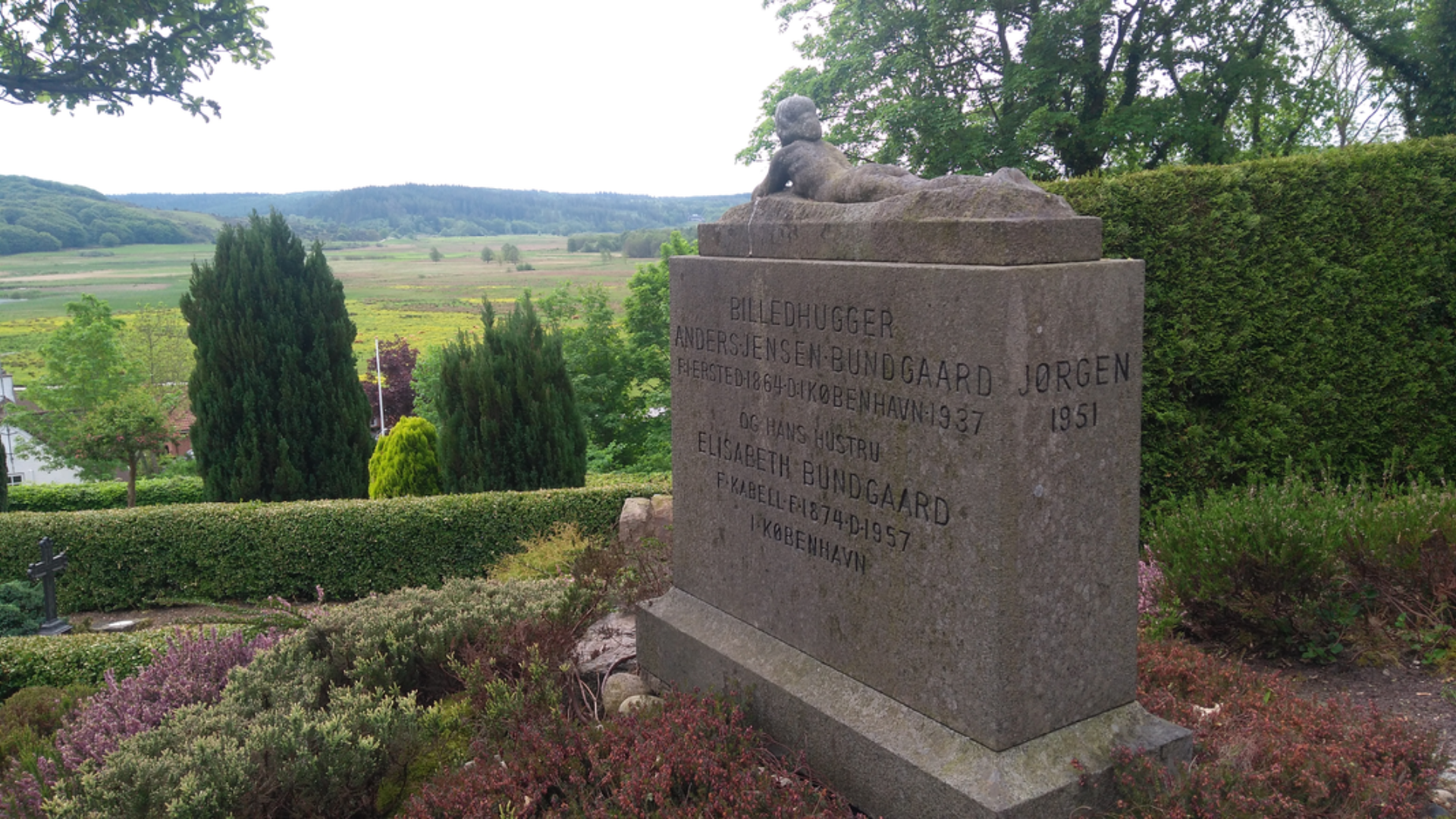 Gravsten ved Gravlev kirke