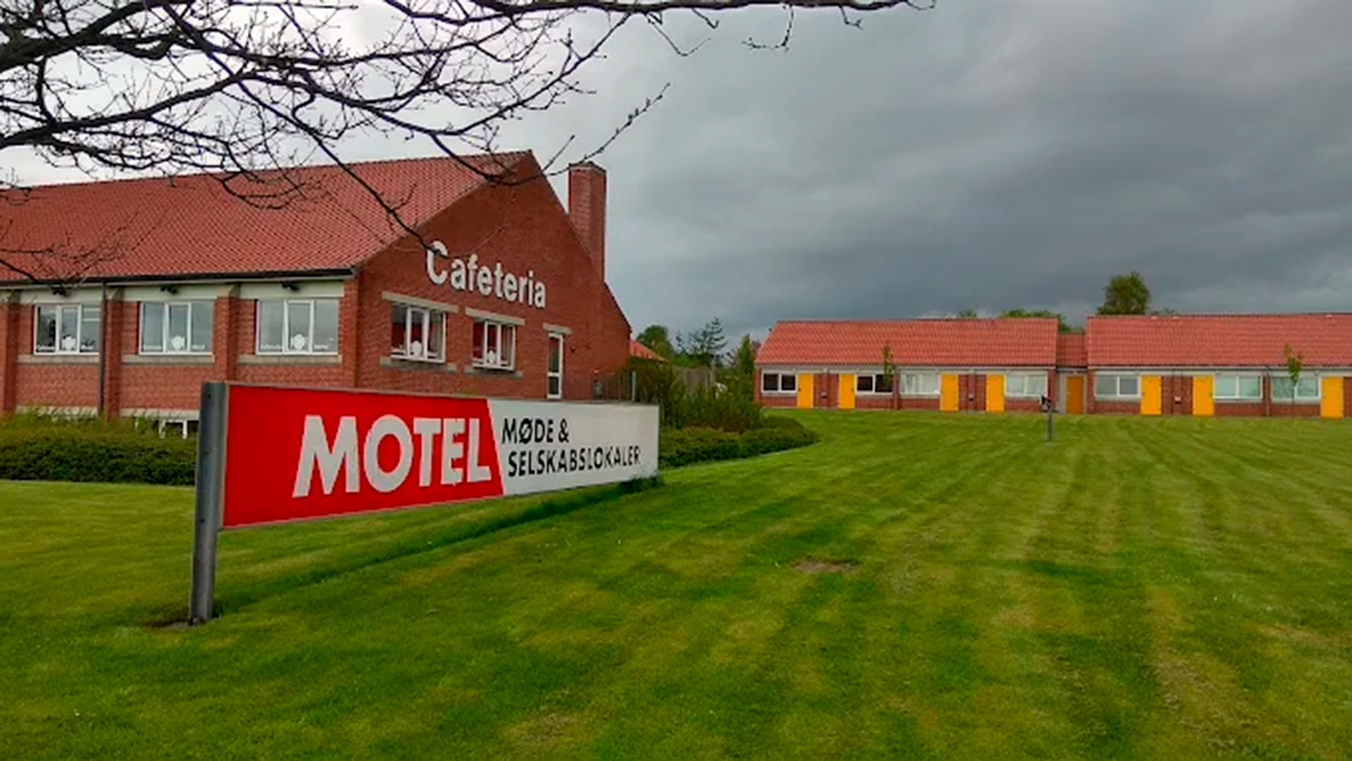 Shell Motel facade