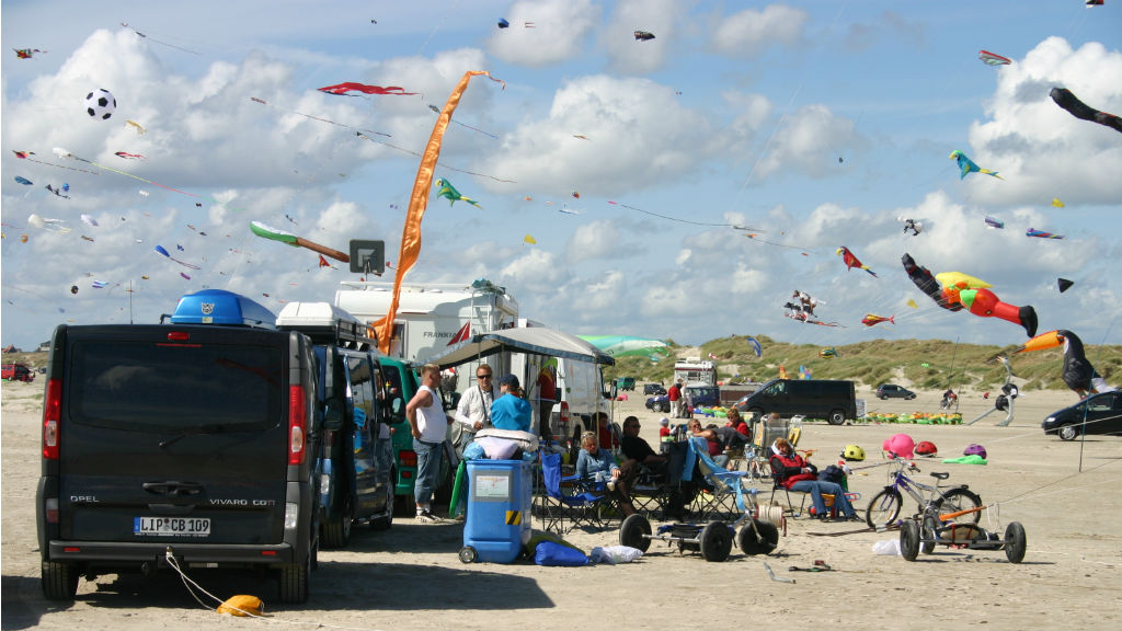 Kite enthusiasts on Fanø