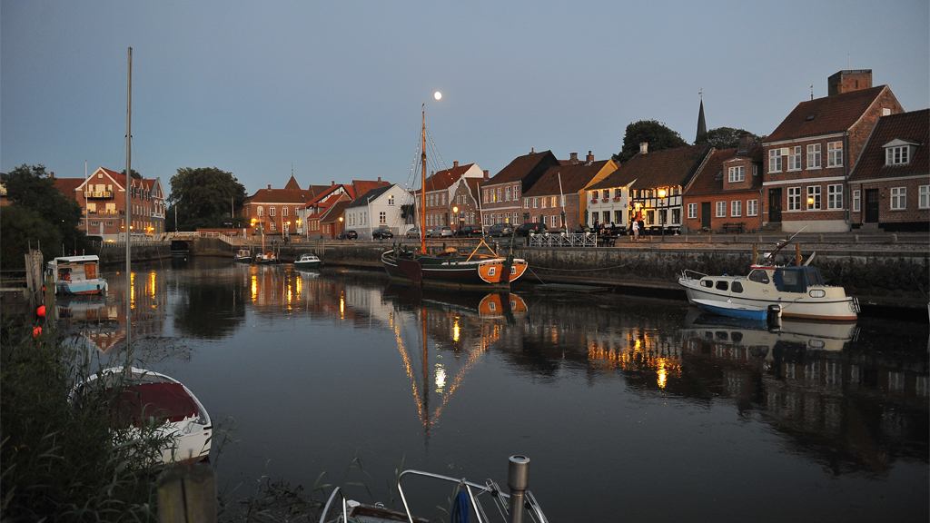 Skibbroen in Ribe in the evening