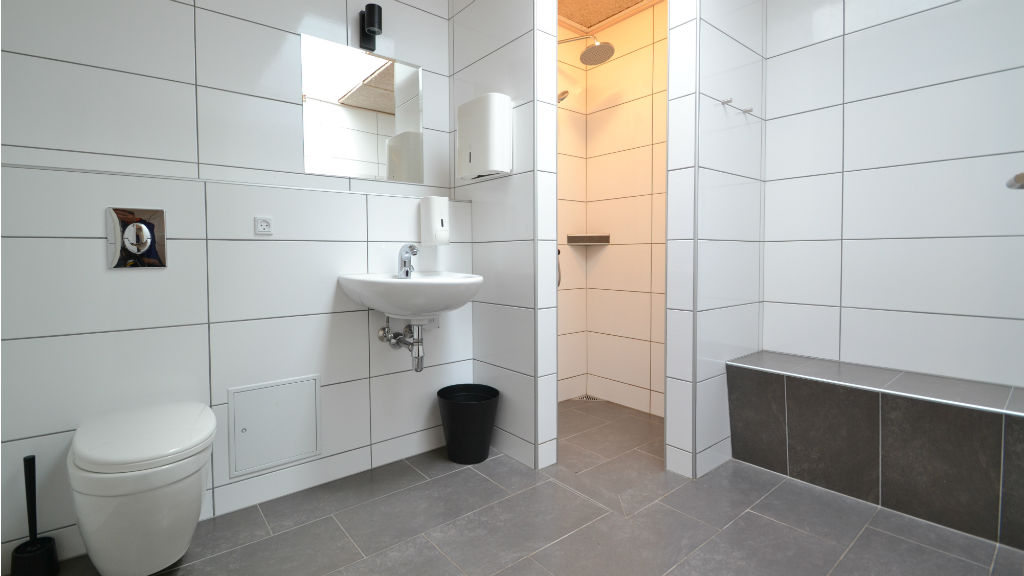 Toilet and bathing facilities at Rødgaard Camping on Fanø