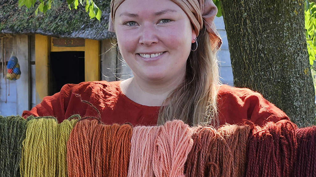 Threads, cloth and creed in the Viking Age
