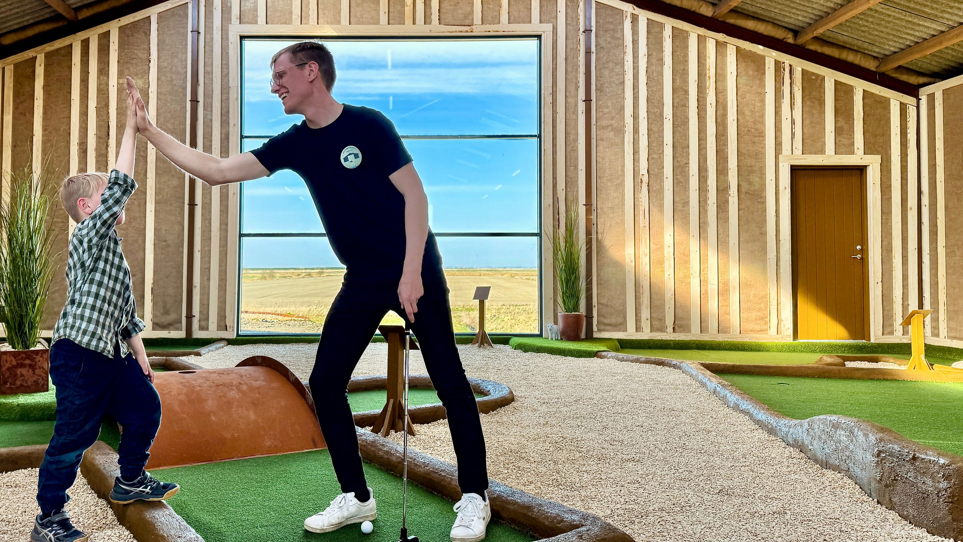 Adventure Minigolf Vadehavet byder på minigolf med unik udsigt.
