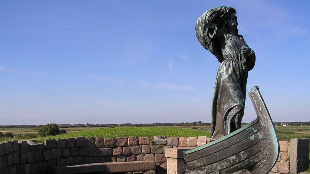 Statue of Queen Dagmar in Ribe