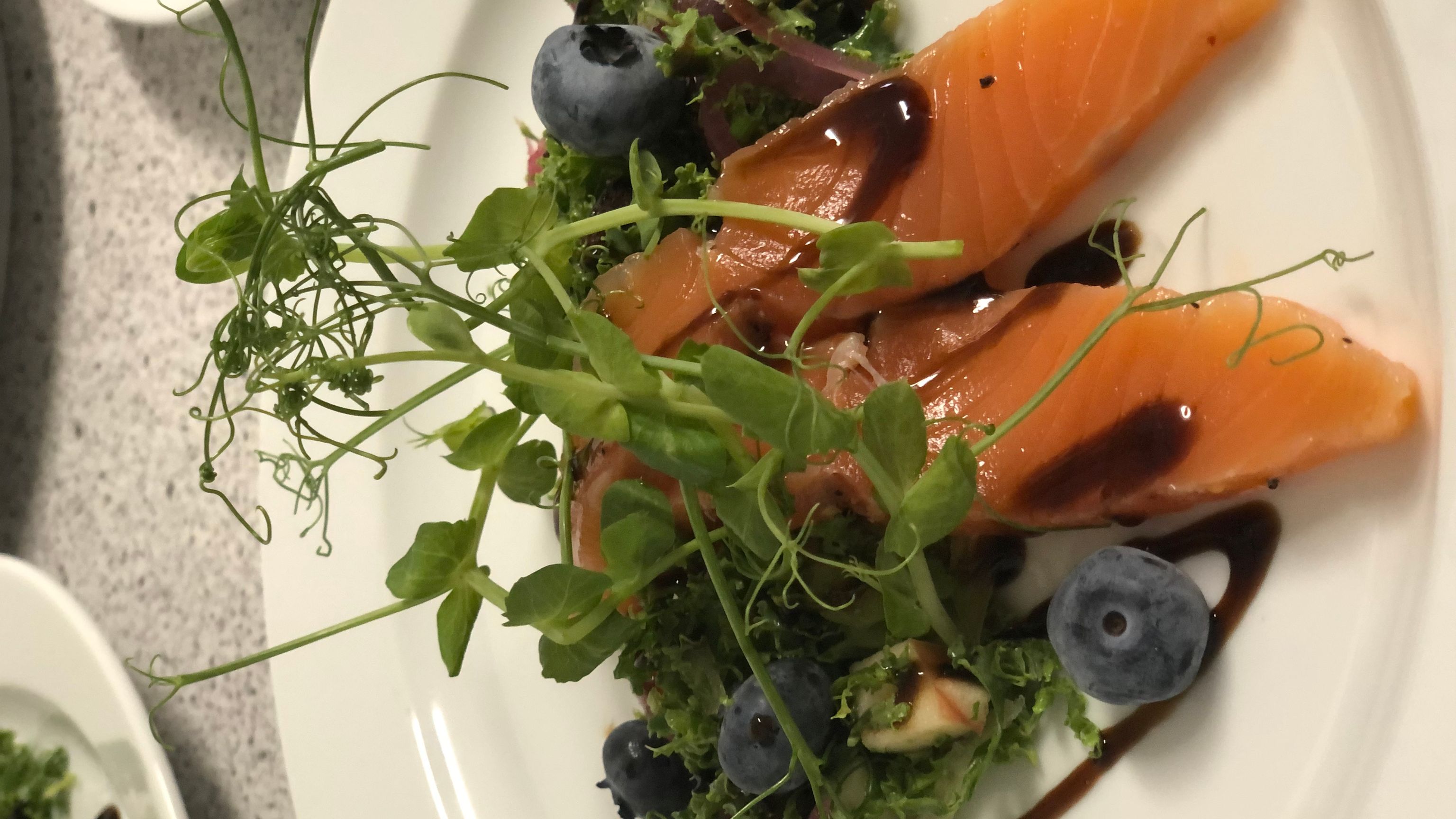 Laks med salat