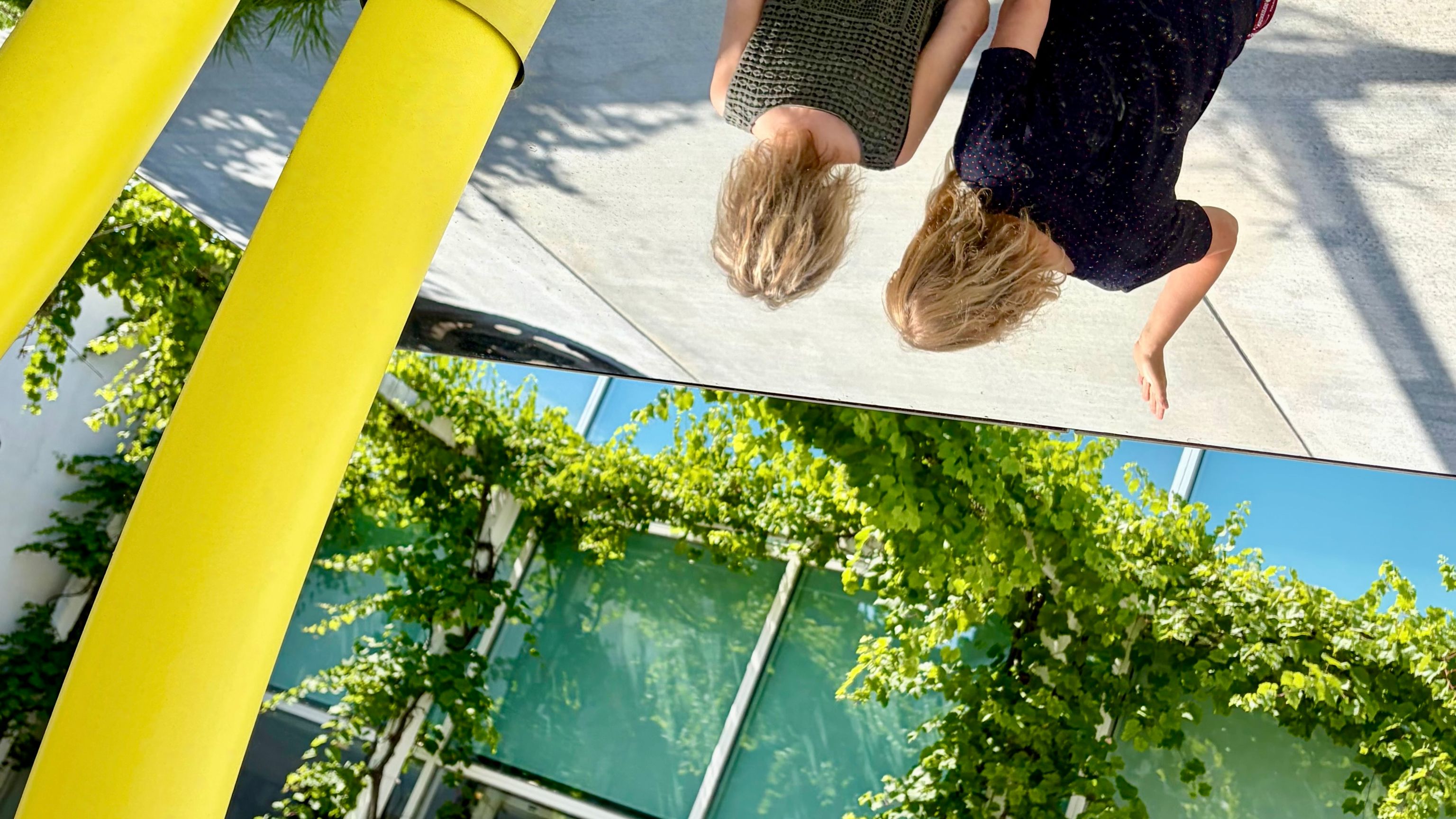 Olafur Eliasson, Your upside down view (udsnit)