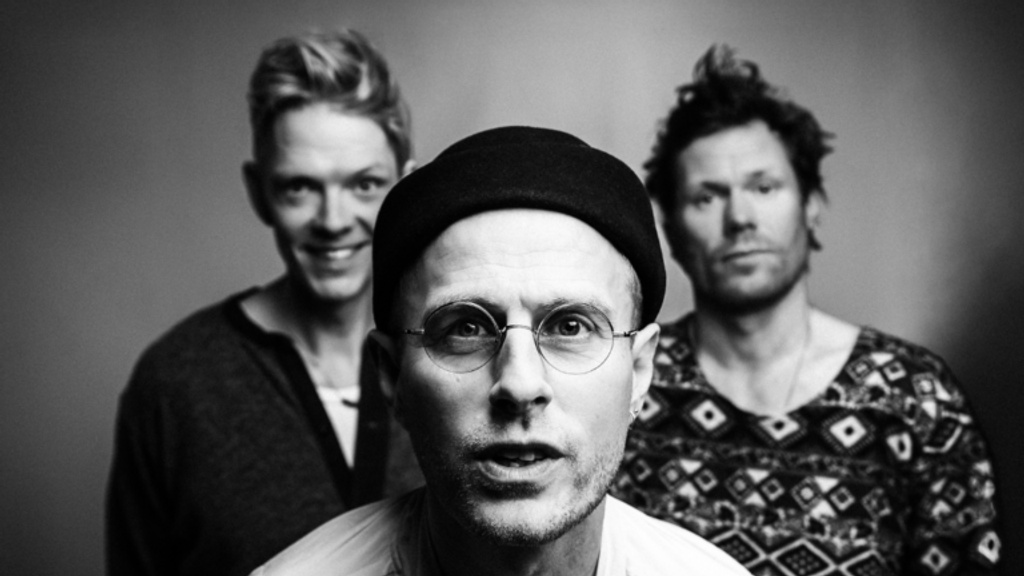 Tre mænd i sort-hvid
