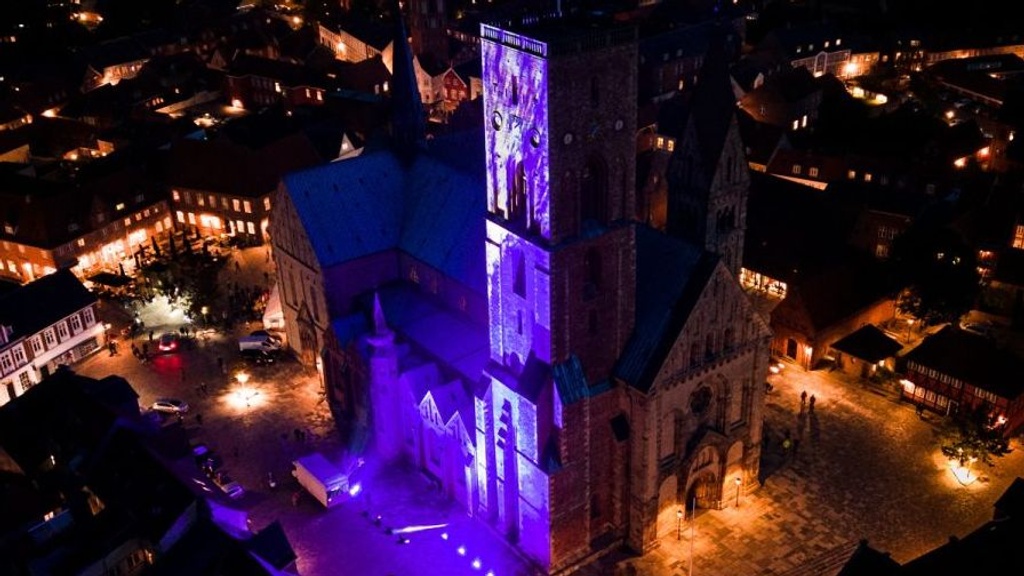 Kirke i lilla lys