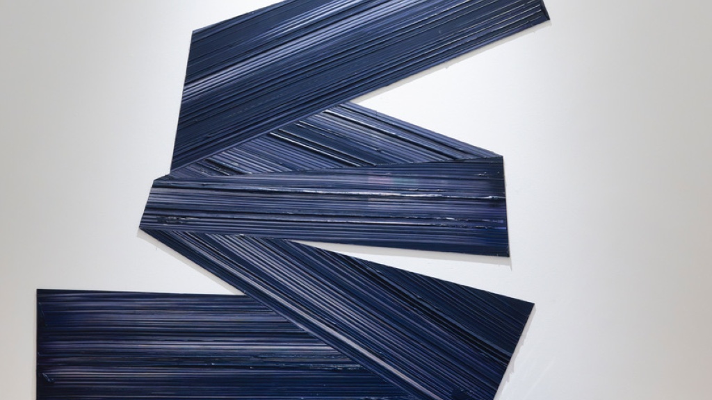 Blaue Zickzack-Kunst