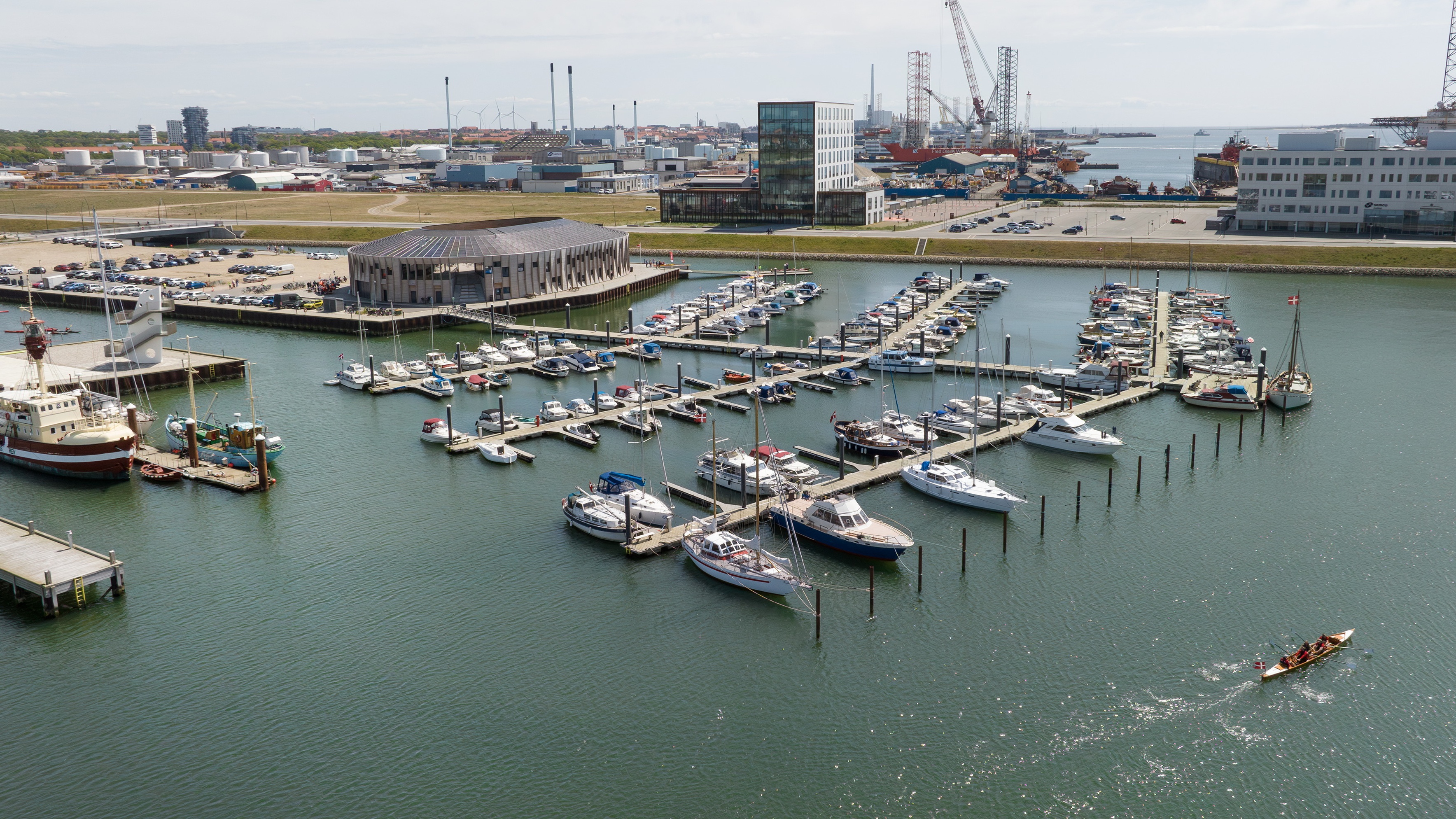 Både i lystbådehavnen
