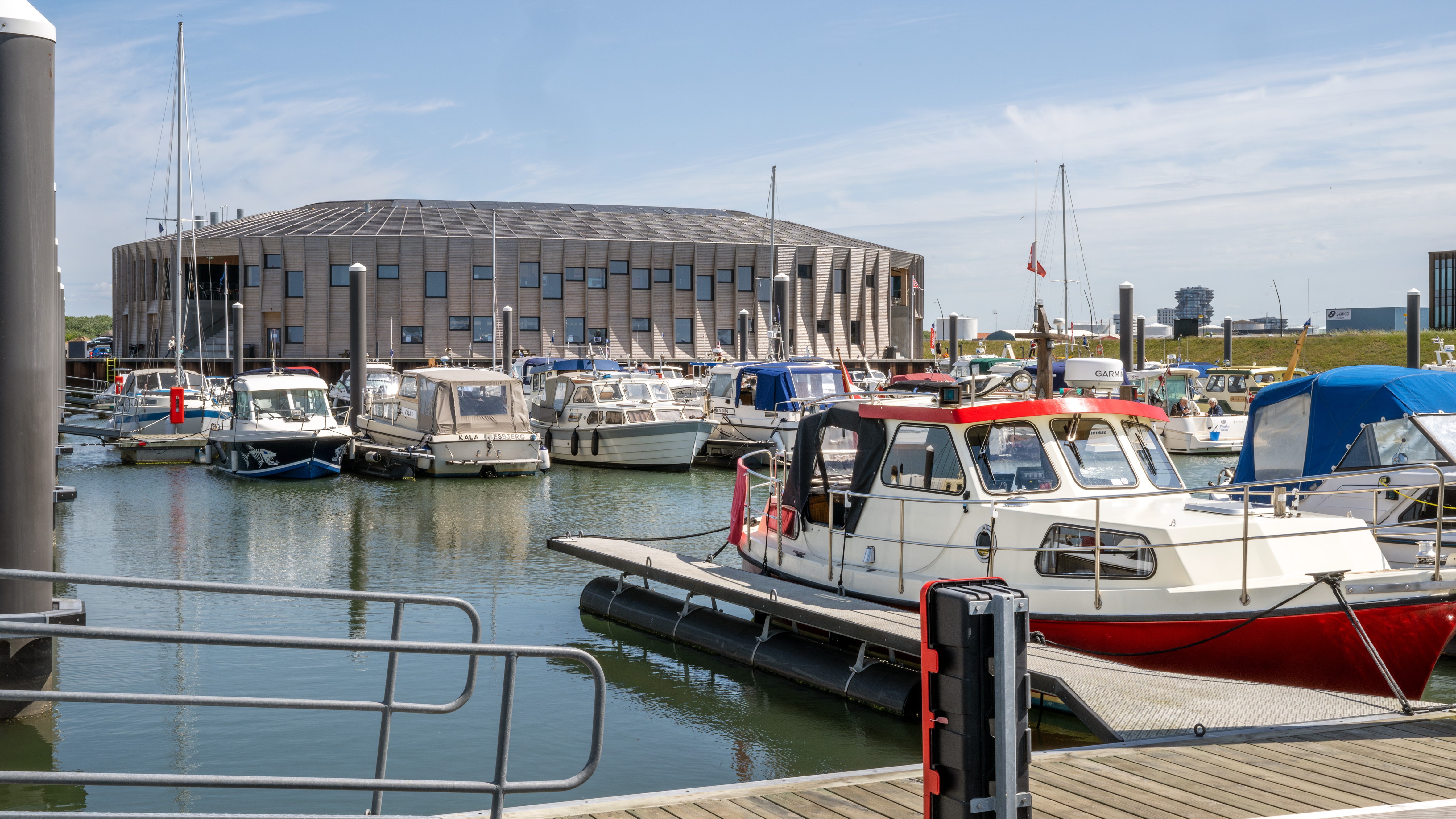 Både i lystbådehavnen
