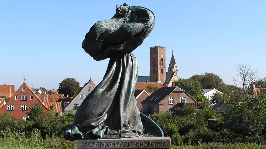 Queen Dagmar statue