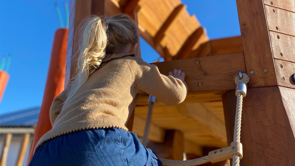 Viel Spielmöglichkeiten gibt es auf dem Außenspielplatz im Bork Legeland