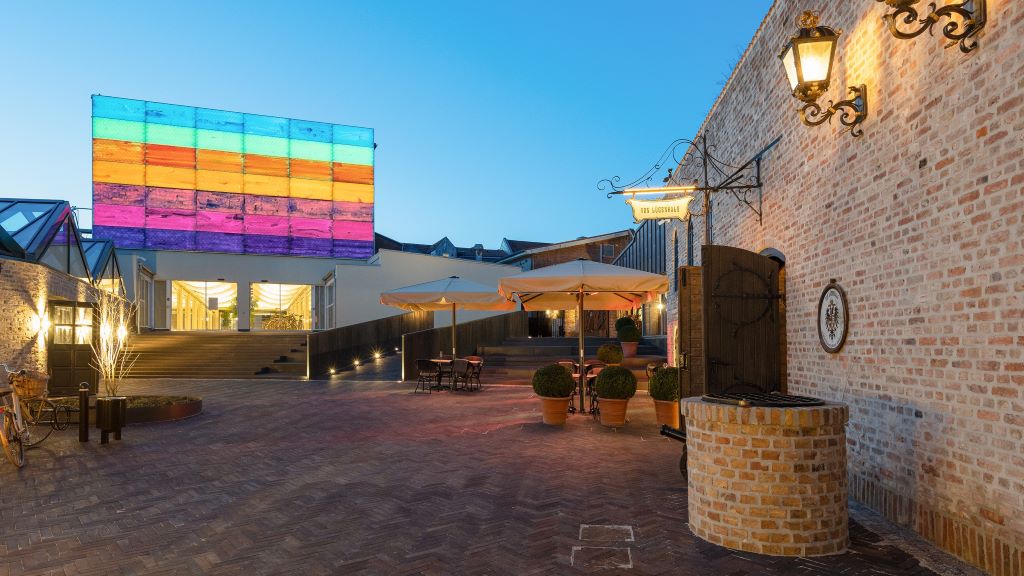 Kejserlig lørdagshygge og LIVE MUSIK med Dennis Iversen - kopi