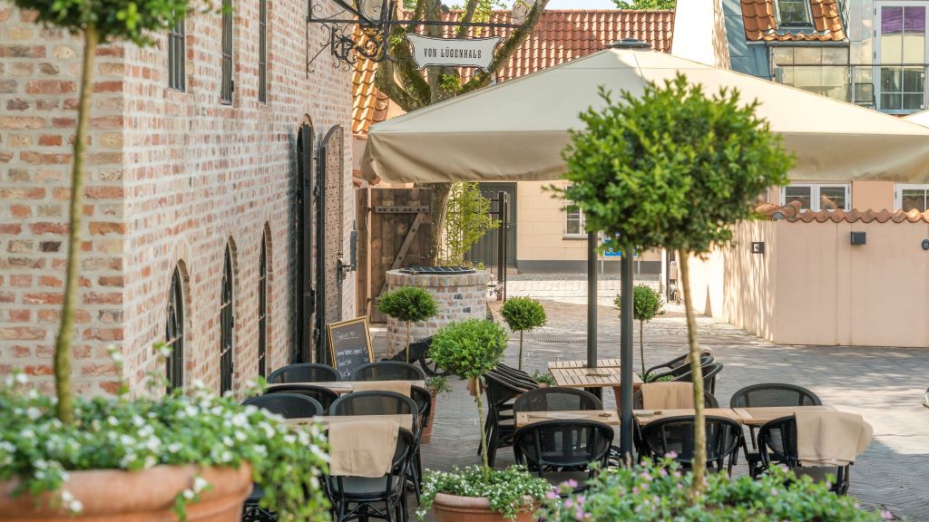 Kejserlig lørdagshygge og LIVE MUSIK med Dennis Iversen - kopi