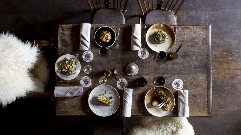 A regal atmosphere and LIVE music with KASPER KORNERUP