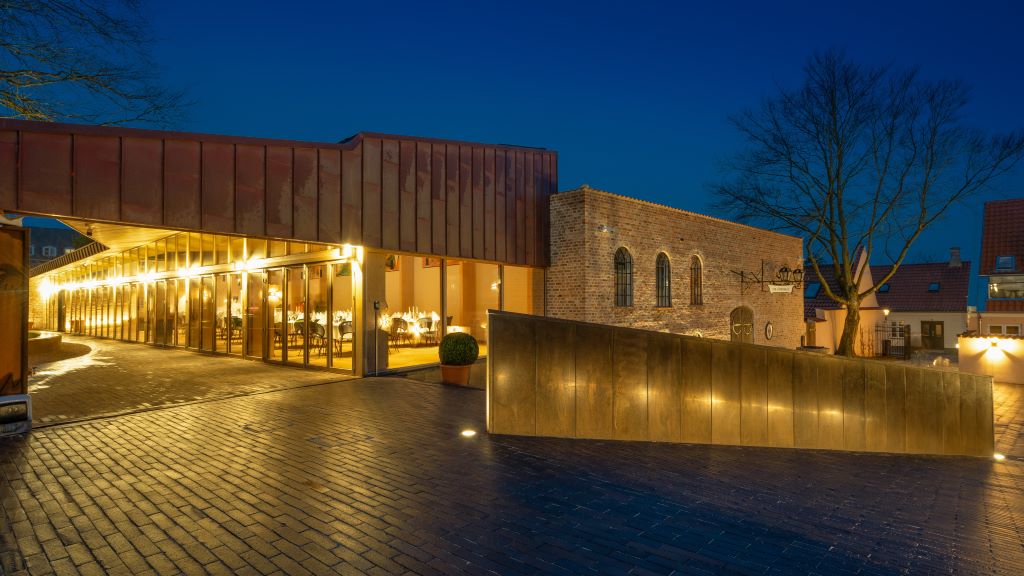 A regal atmosphere and LIVE music with KASPER KORNERUP