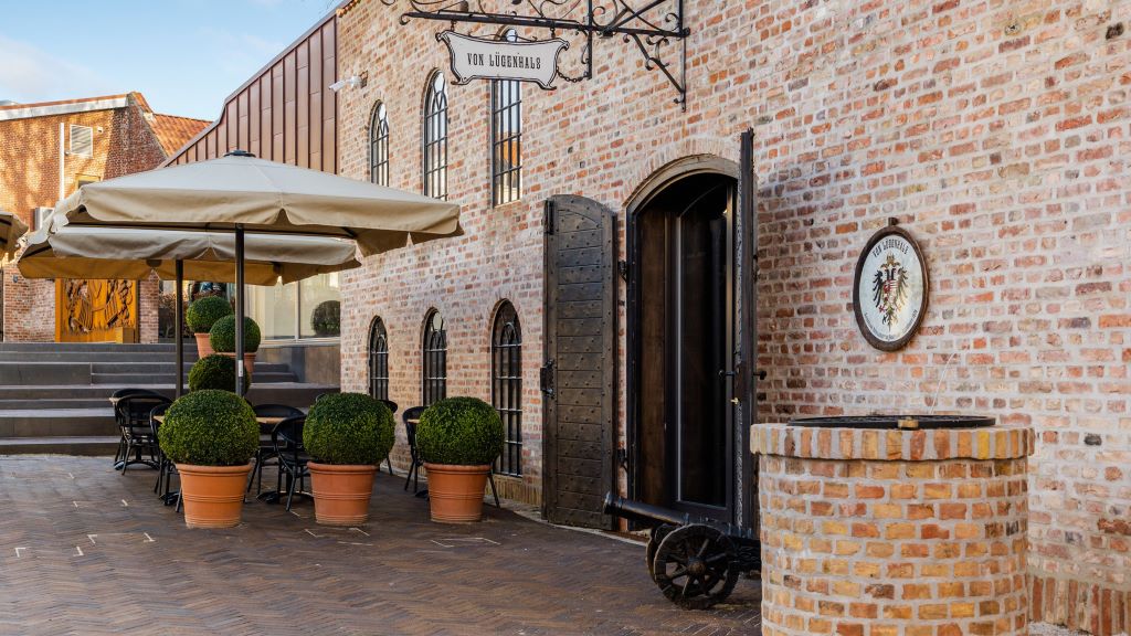 A regal atmosphere and LIVE music with KASPER KORNERUP