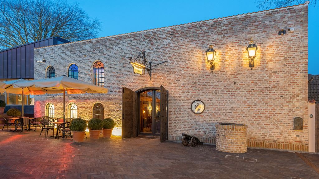 A regal atmosphere and LIVE music with KASPER KORNERUP