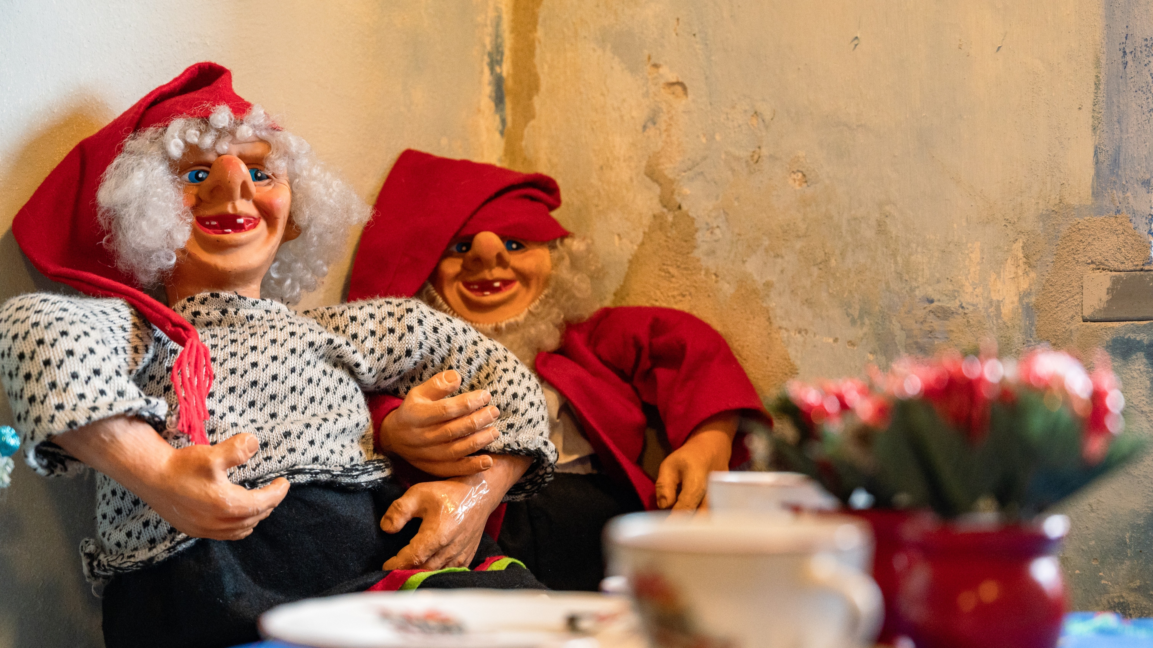 2 nisser sidder sammen