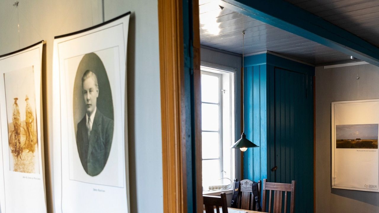 Stemningsfuldt interiør med historier fra Vestjylland